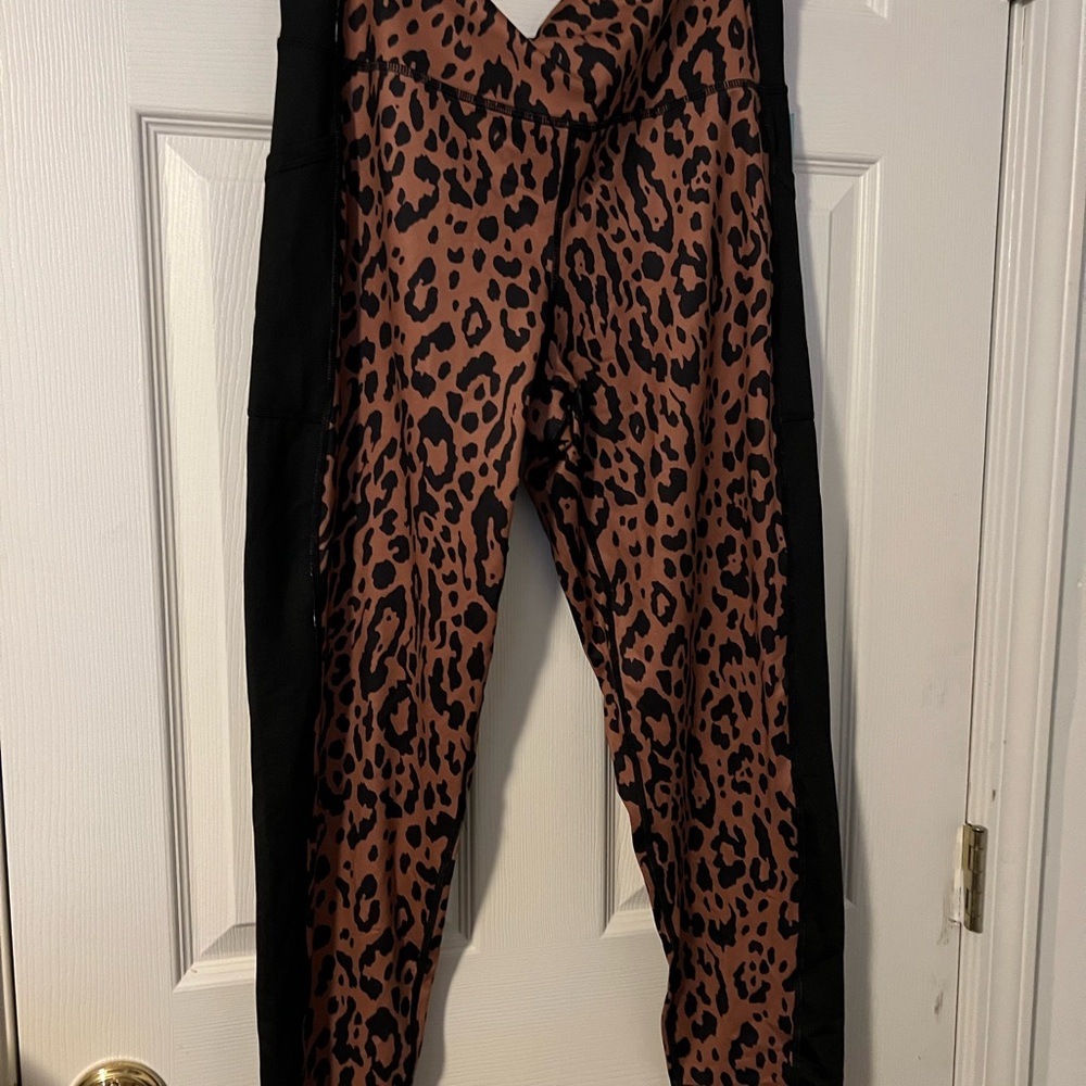 NWT Leopard Print 7/8 Leggings with Pockets